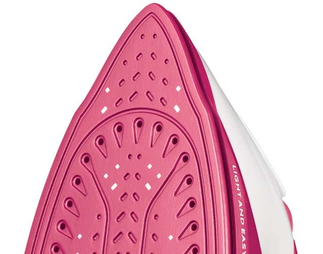 Russell Hobbs 26480 fabric softener infused soleplate detail