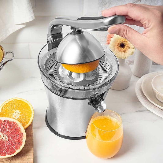 Gastroback 61150 Citrus Juicer Advanced Pro S – juicing in action
