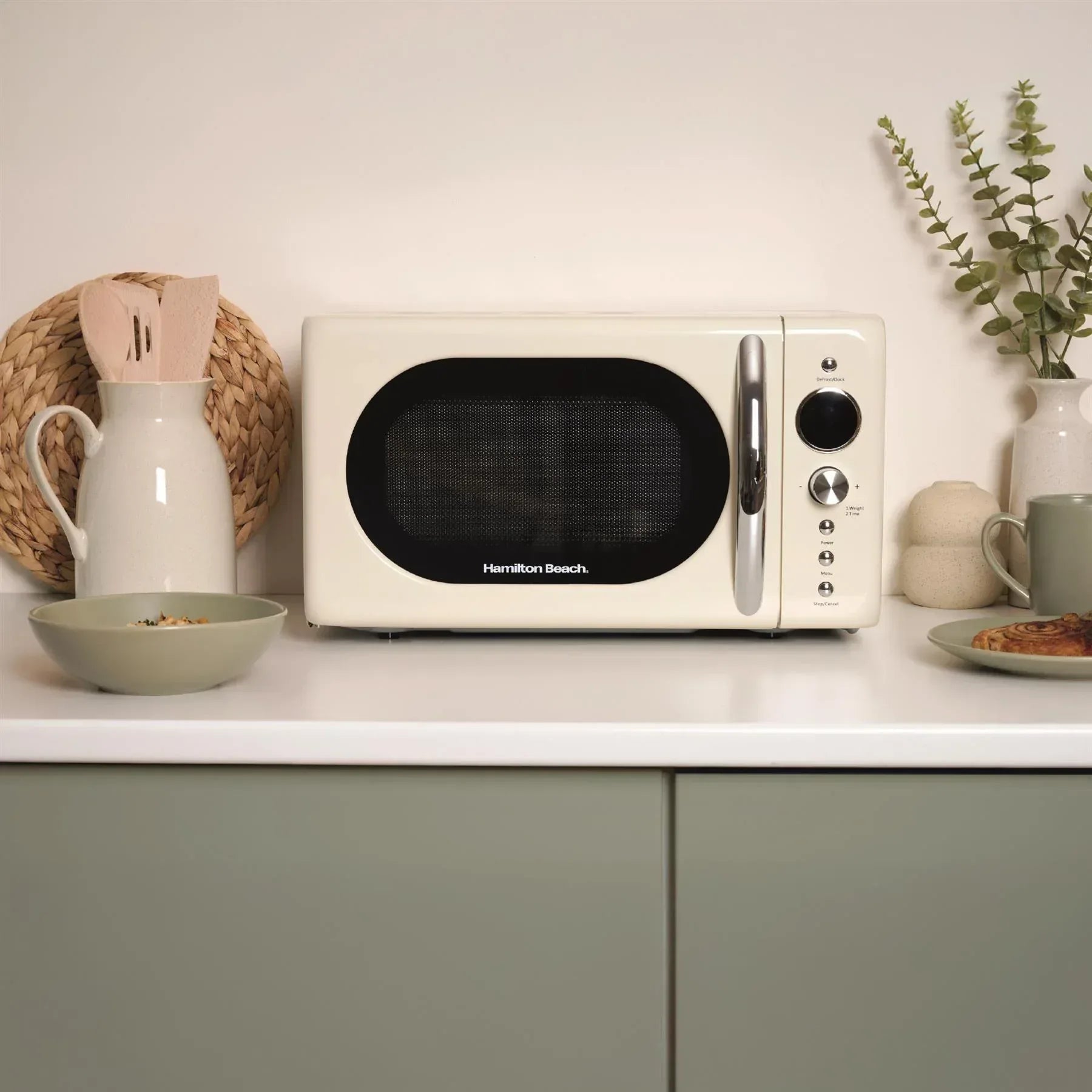 Hamilton Beach 20L Retro Microwave – Cream