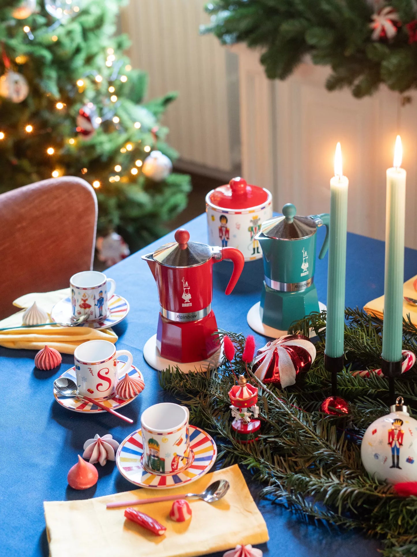 Bialetti Nutcracker Moka Express (6 Cup) & 2 Mugs