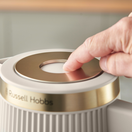 Russell Hobbs 26751 push-to-open lid feature