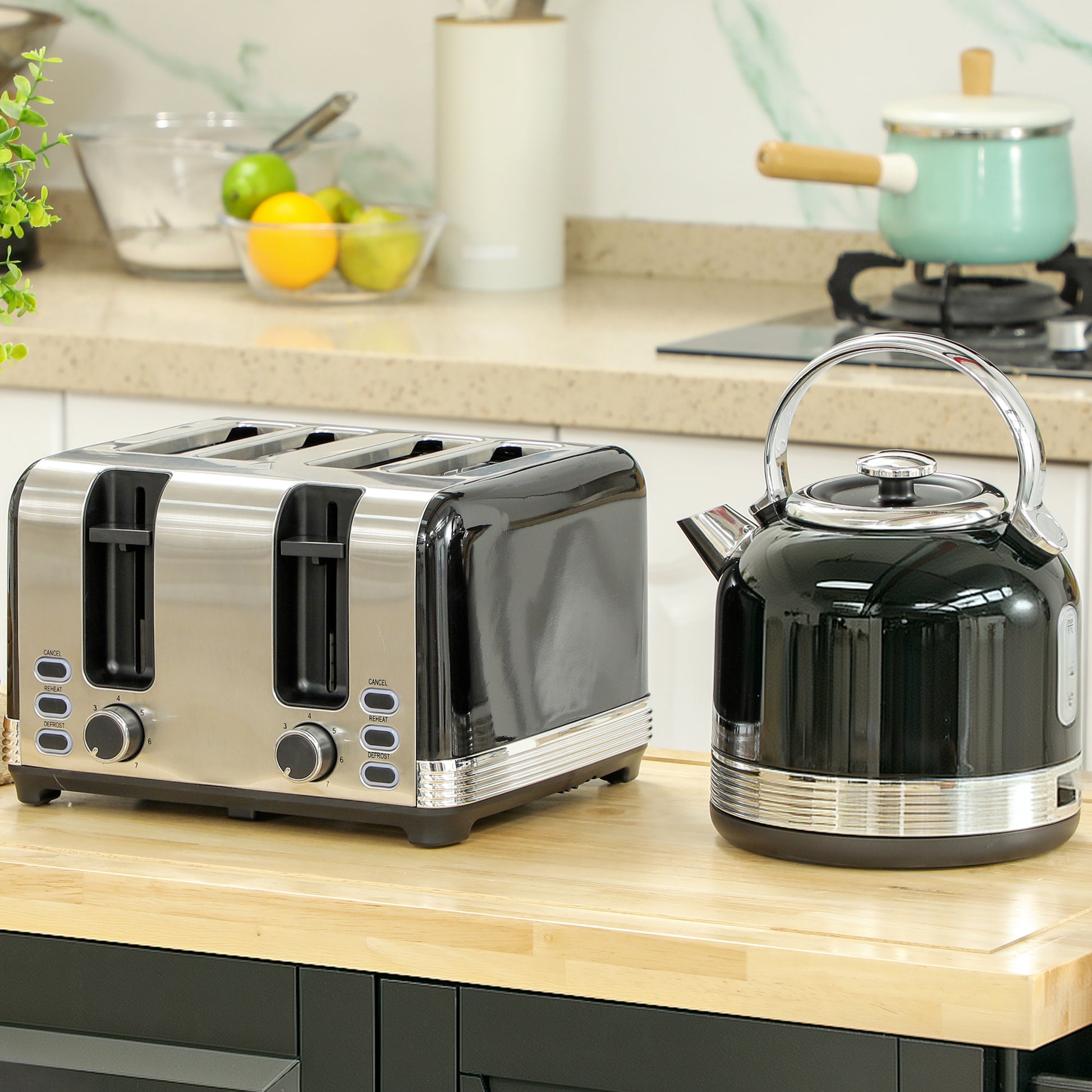 HOMCOM Polished Stainless Steel Kettle and Toaster Set - Black