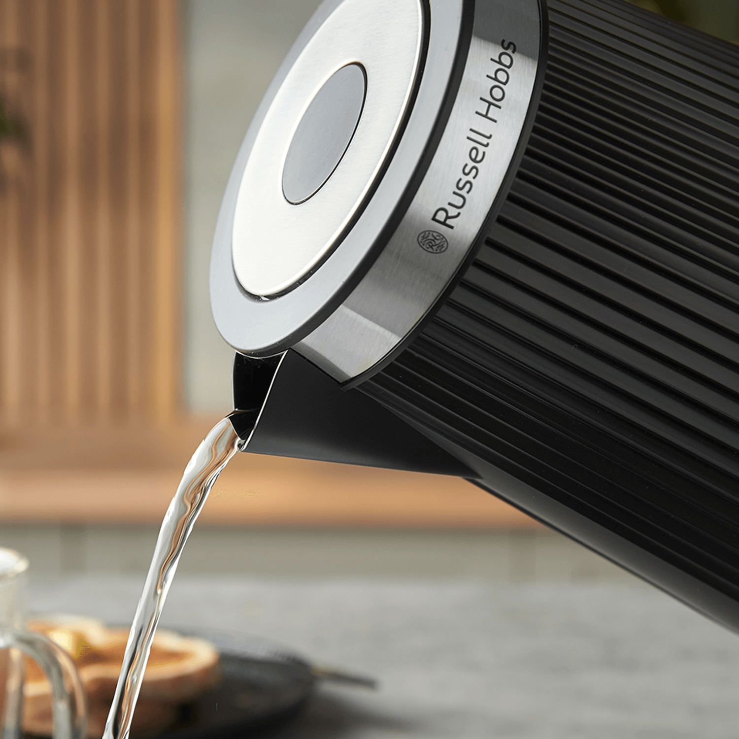 Russell Hobbs 26750 perfect pour spout feature