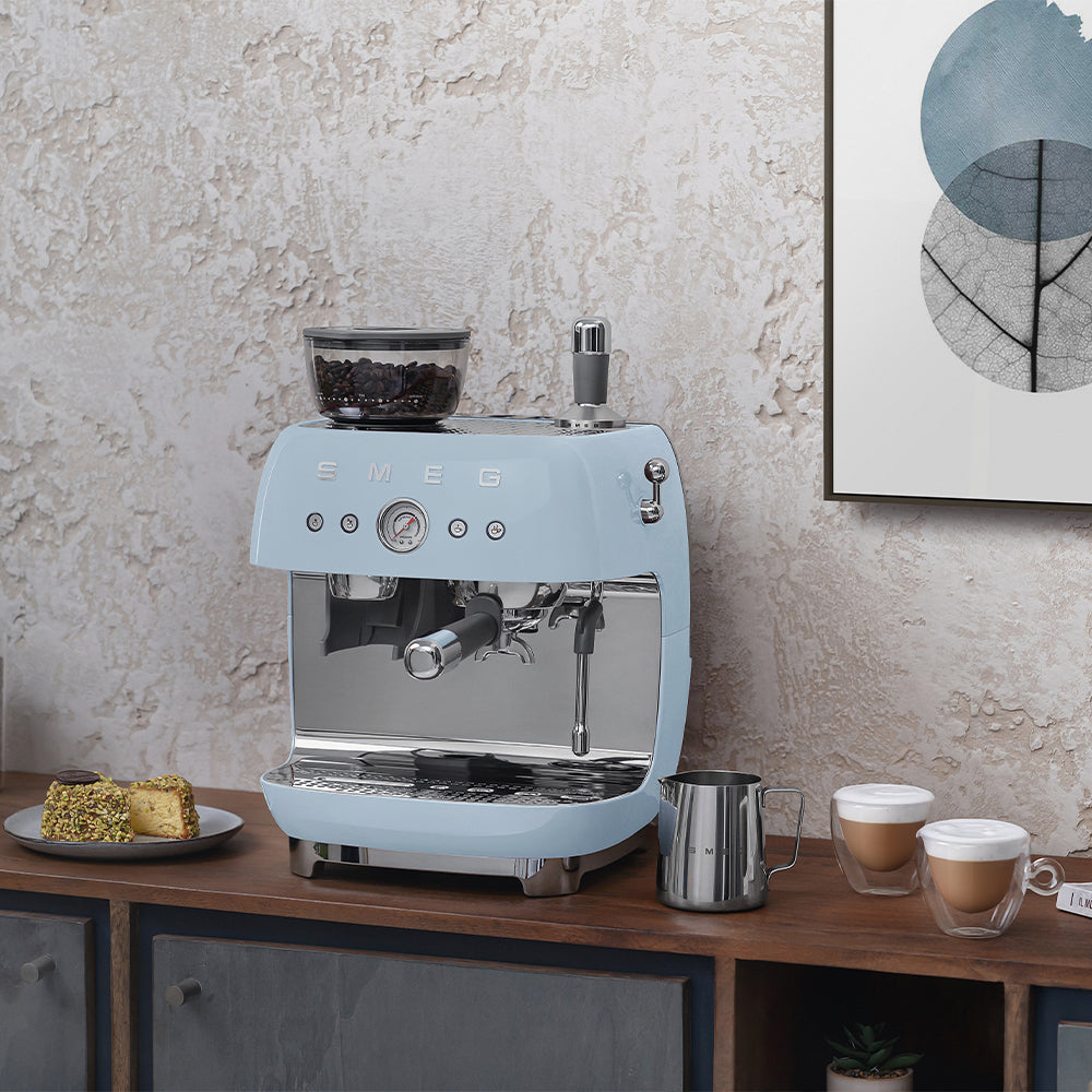Smeg Kaffeemühle im 50er-Jahre-Stil EGF03PBUK – Pastellblau