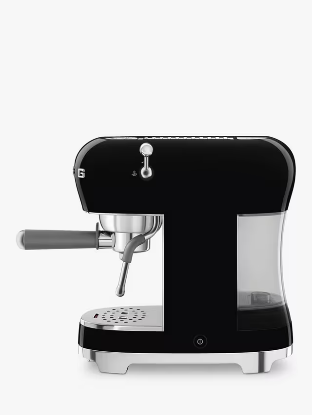 Smeg ECF02 Espresso Kaffemaskin med Ångstav