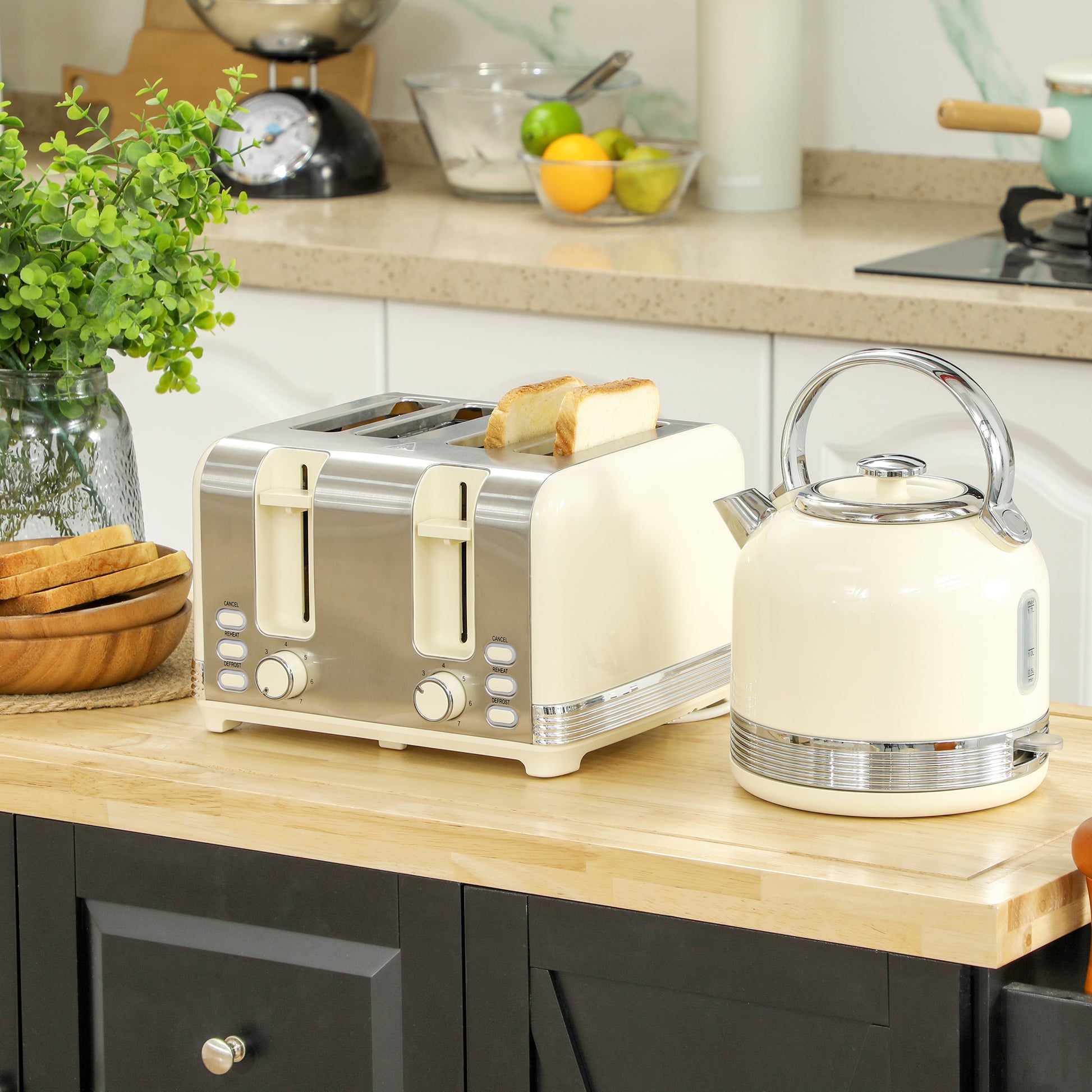 HOMCOM Kettle And Toaster Set, Polished Metal Kitchen Appliance Set for Breakfast Stations & Countertop, Cream